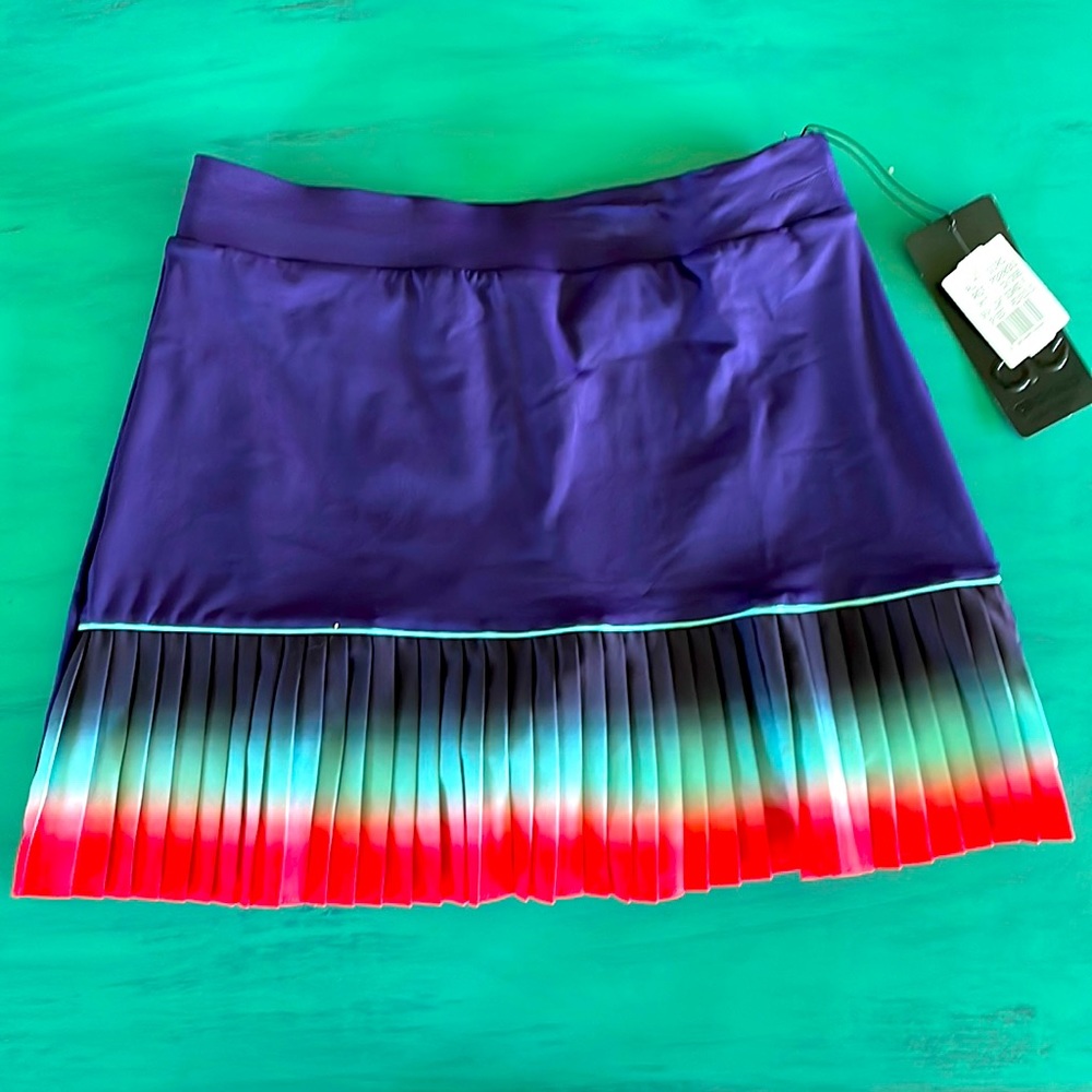 Alto Giro Saia light tennis skirt. Size M. NWT